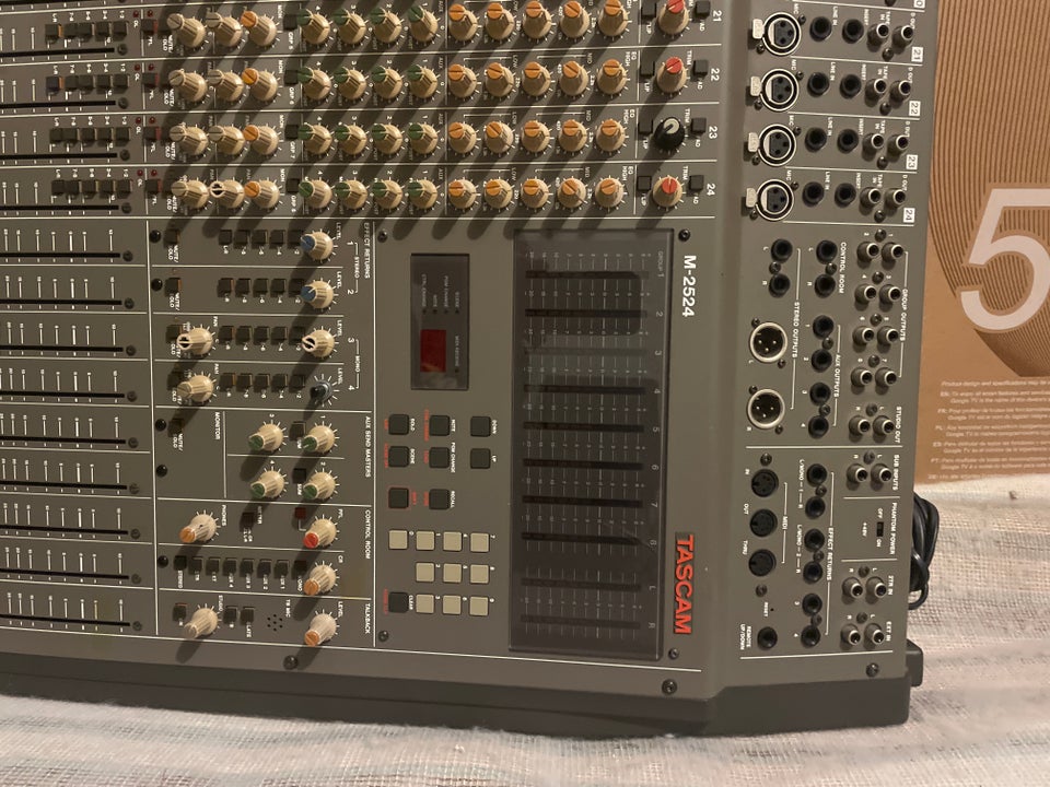 Mixer, Tascam M-2524