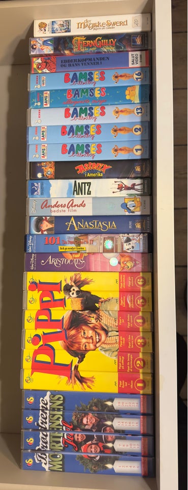 Anden genre, Over 100 stk VHS Video