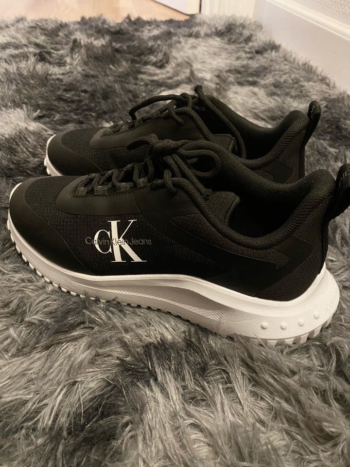 Sneakers str 36 Calvin Klein