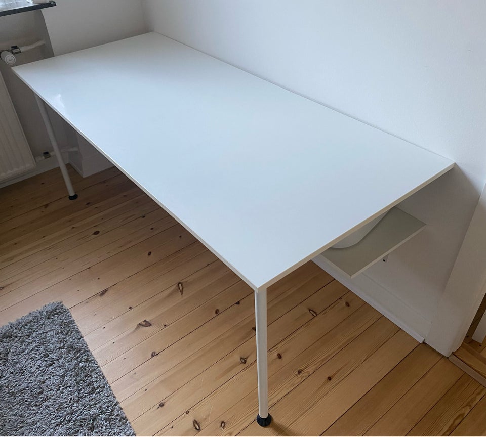 Skrive-/computerbord Ikea b: