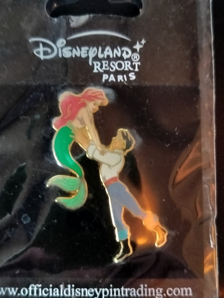 Emblemer Disney pins