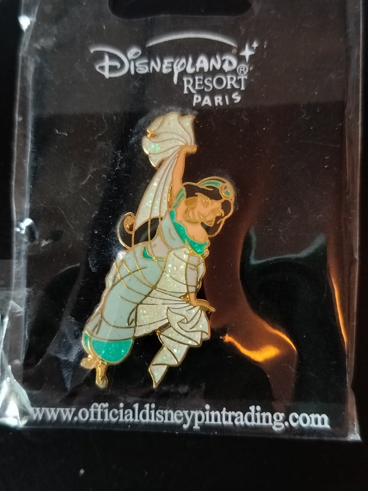 Emblemer Disney pins