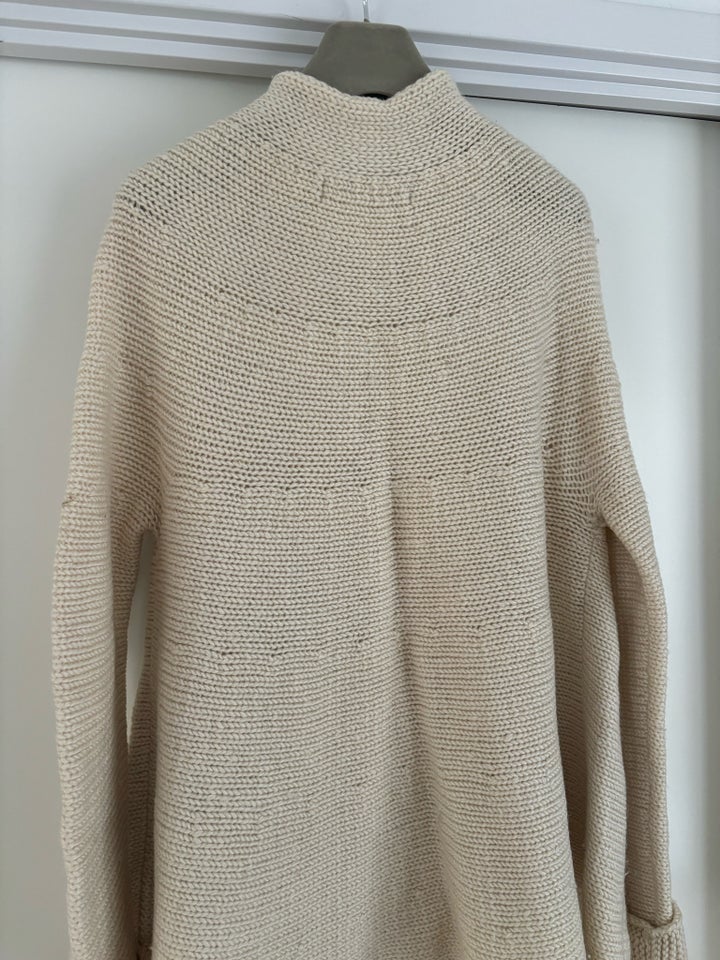 Cardigan, Rabens Saloner, str. 38