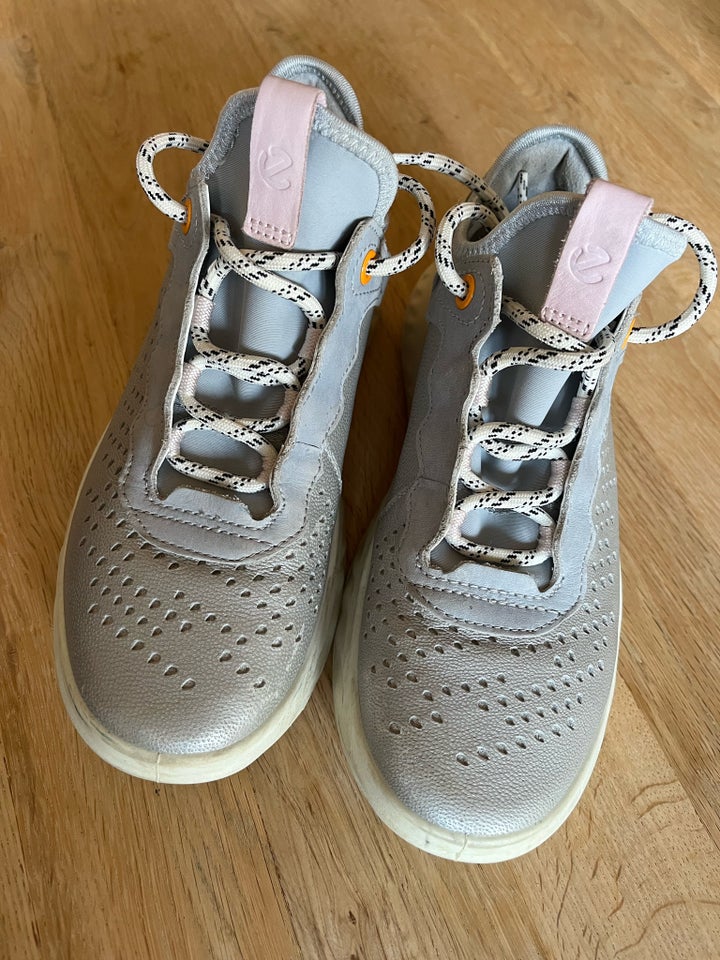 Sneakers, str. 32, Ecco