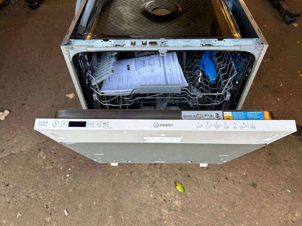 Indesit Fast  Clean, Integreret,