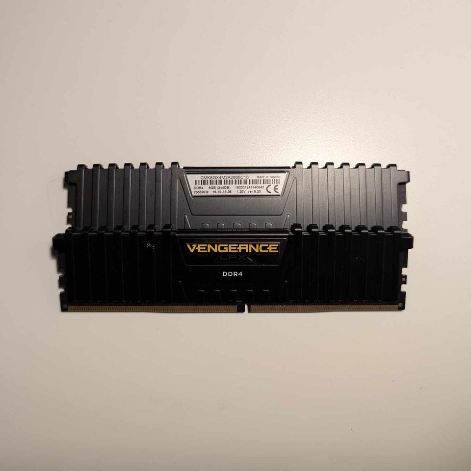 Corsair, 8gb, DDR4 SDRAM