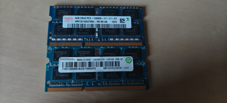 Hynix og RAMAXEL 2x4 DDR3 SDRAM