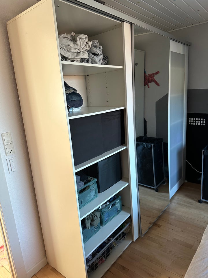 Garderobeskab Ikea b: 225 d: 44 h: