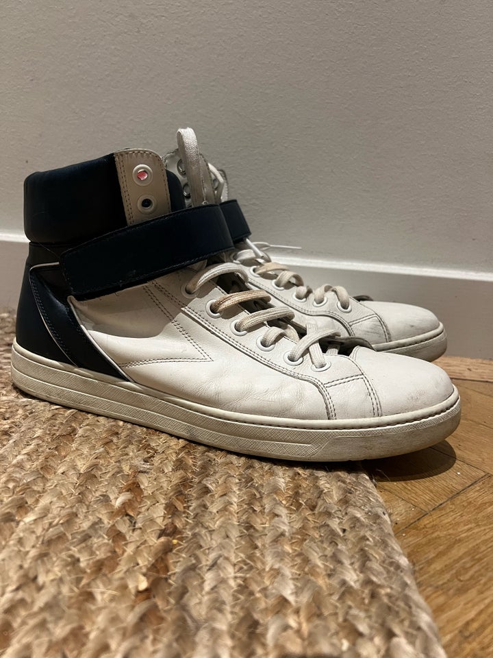 Sneakers, Prada, str. 43