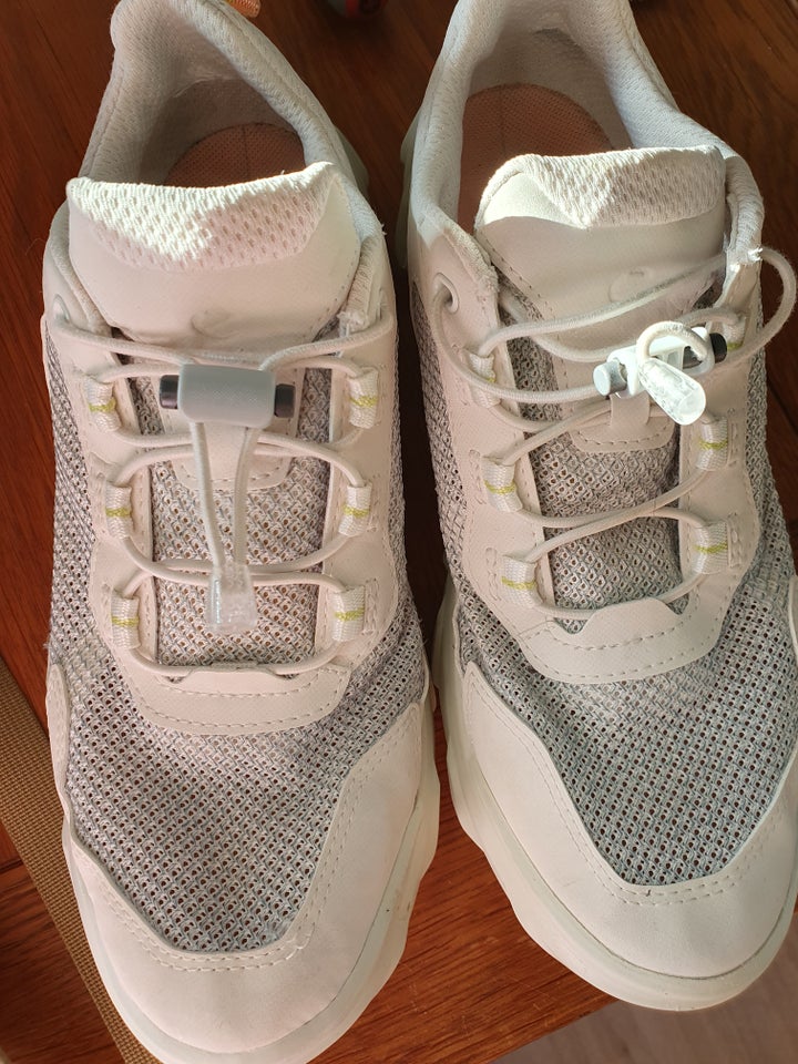 Sneakers, str. 38, Ecco