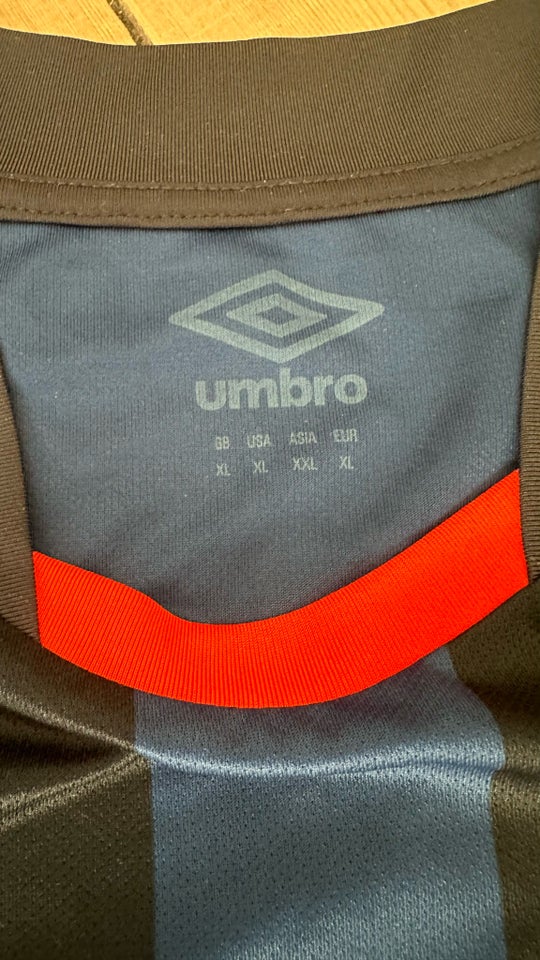 Fodboldtrøje Luton Town FC Umbro