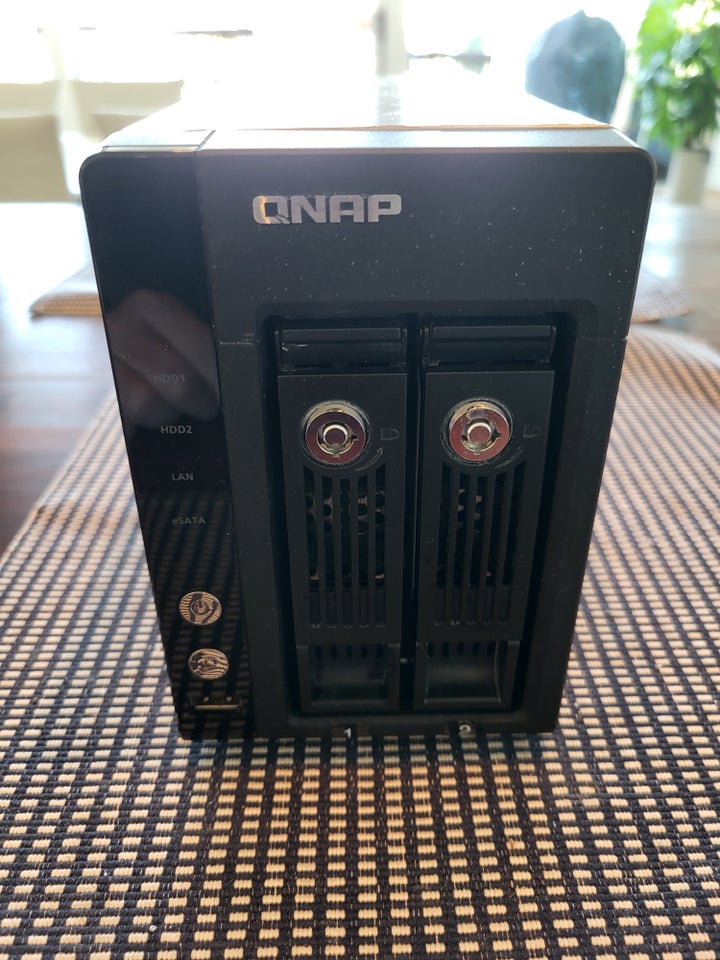 NAS, QNAP, God