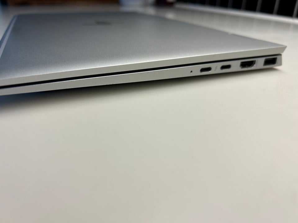 HP Elitebook 1030 G8 24 GHz 16 GB