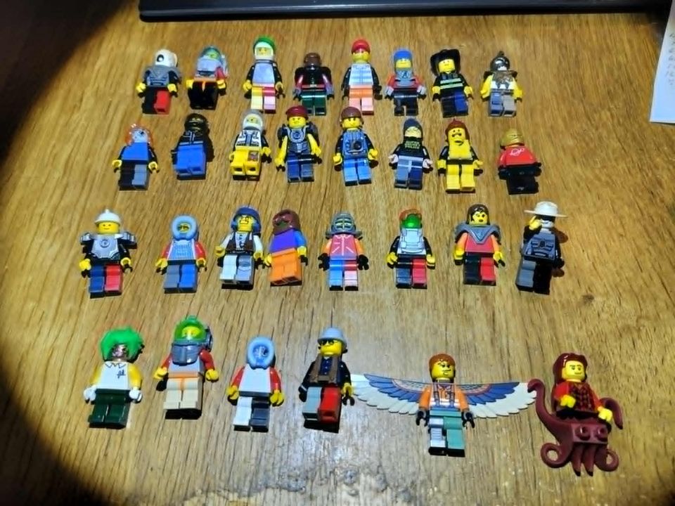 Lego Minifigures, 30 figurer