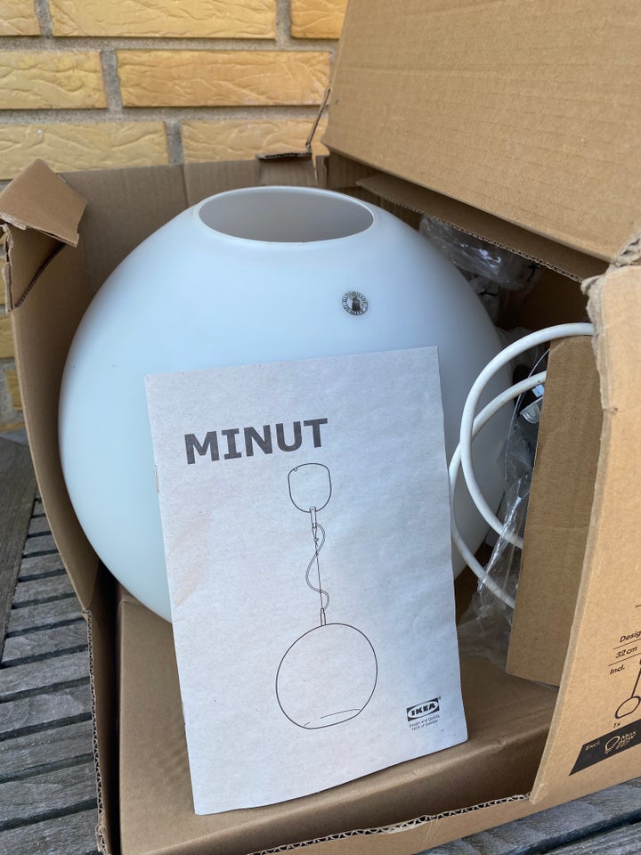 Ikea loftlampe, Minut