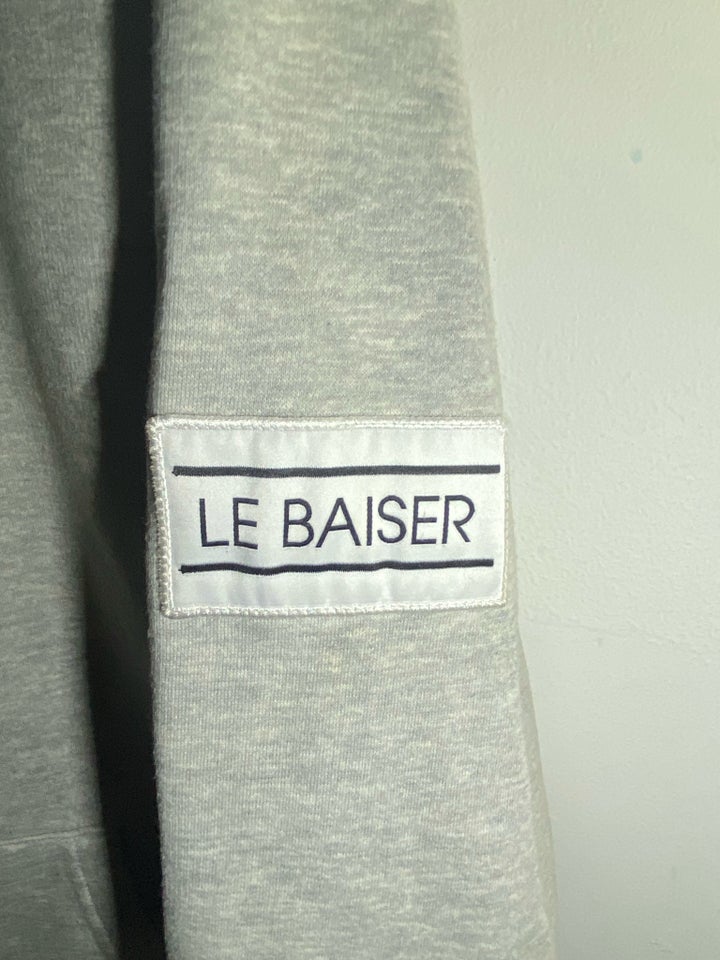 Hættetrøje, Le Baiser, str. L