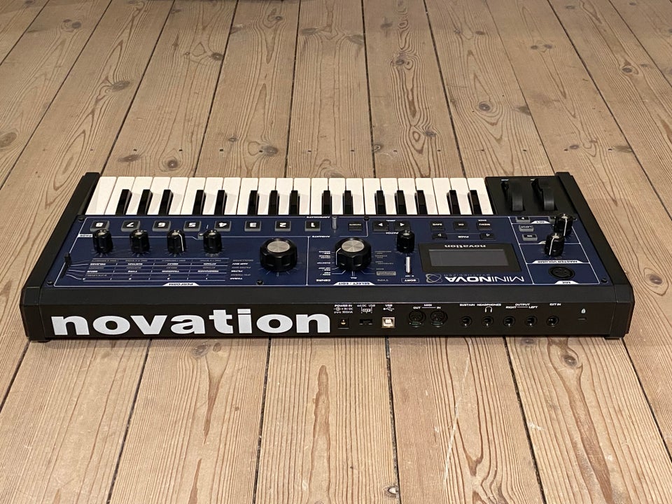 Synthesizer, Novation Mini Nova