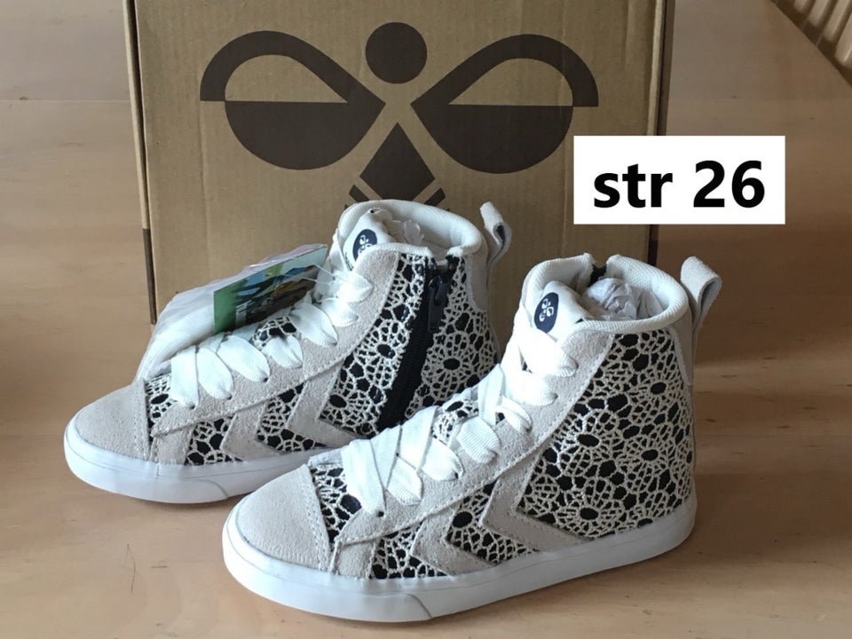 Sneakers str 26 Hummel