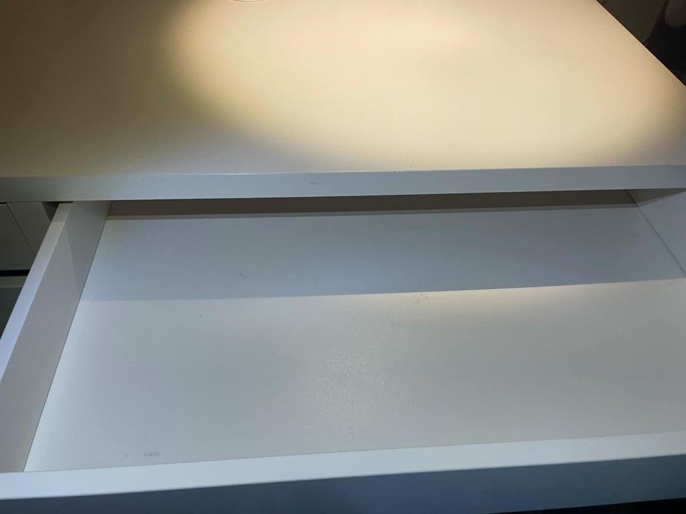 Skrivebord, IKEA, b: 105 d: 50 h: 75