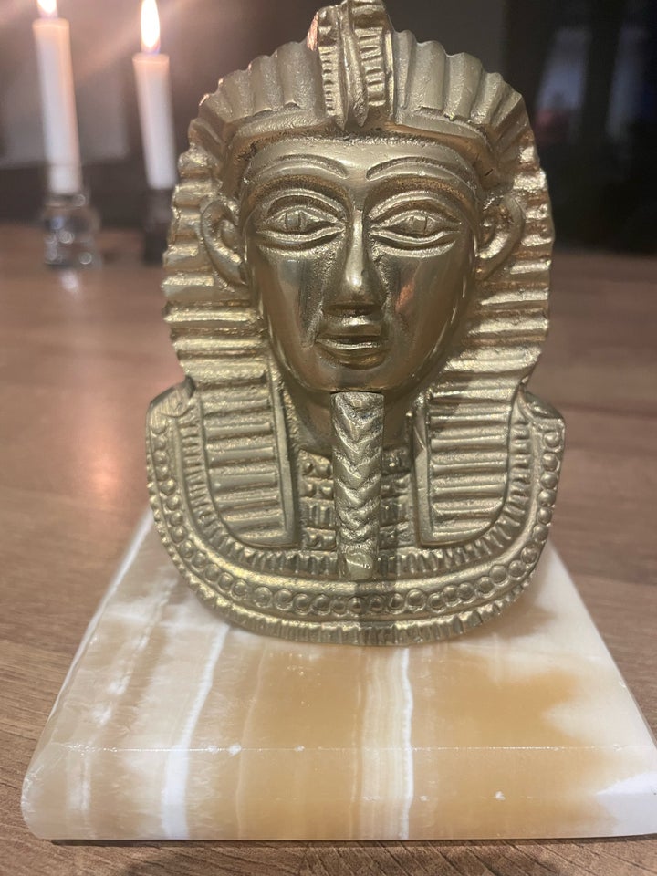 Egyptisk figur på marmorfod