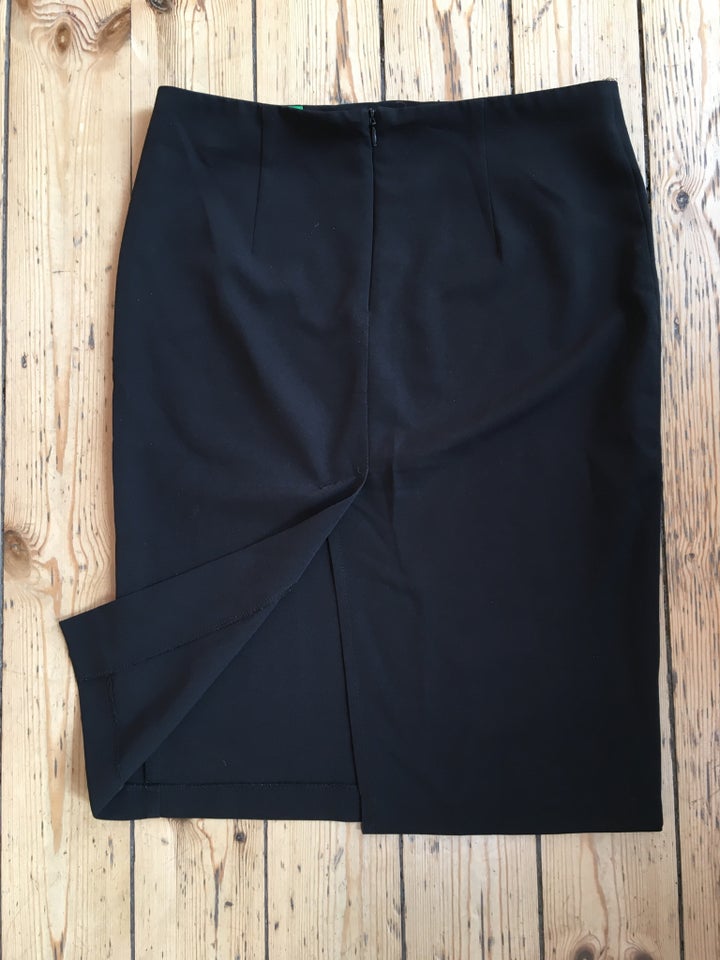 Klassisk sort pencil skirt, str.