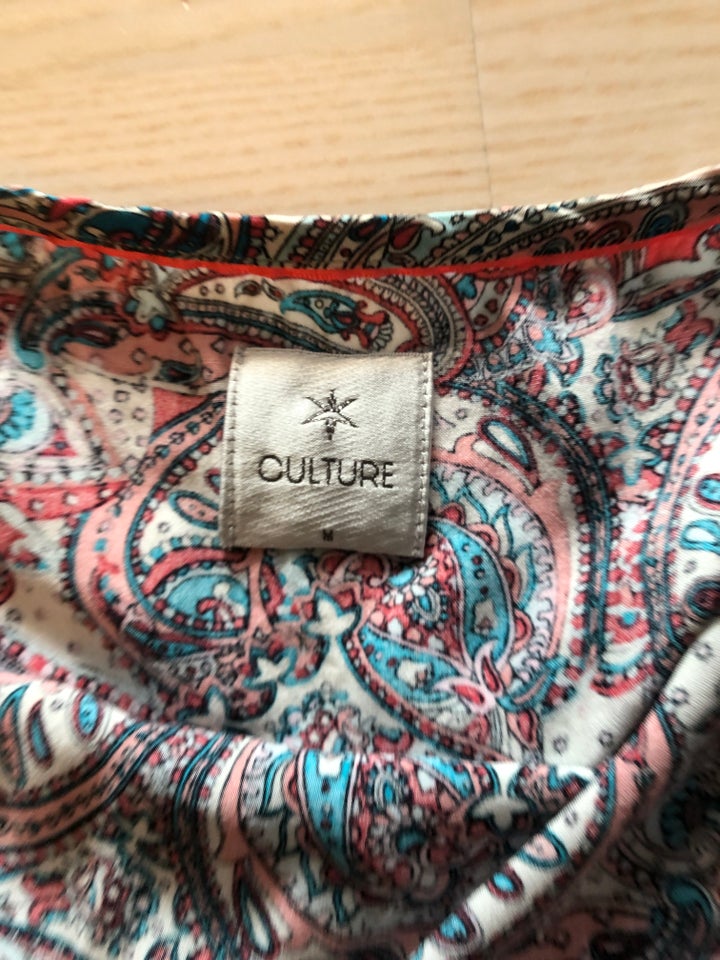 Bluse, Culture, str. 38