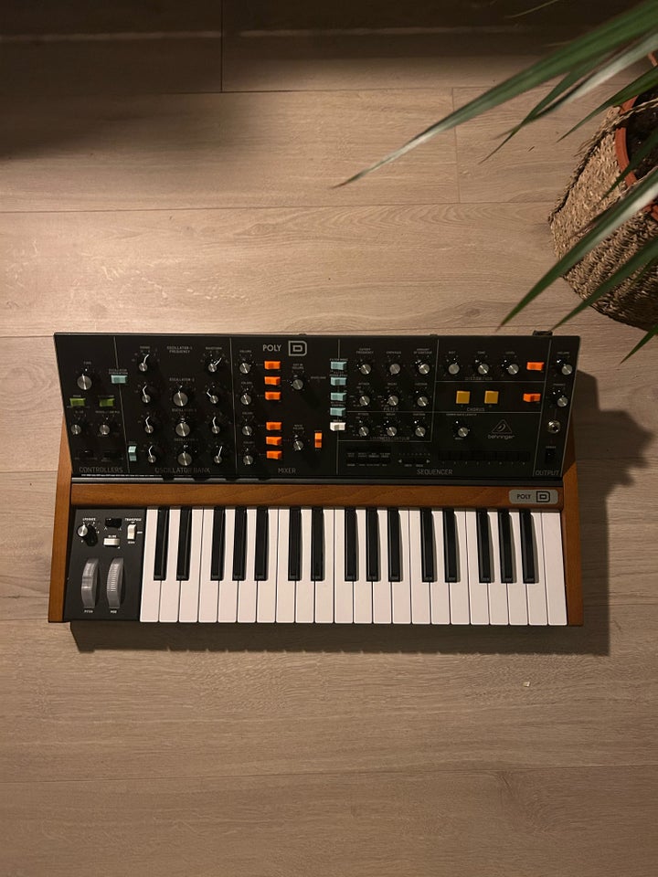 Poly D lækker Analog synth