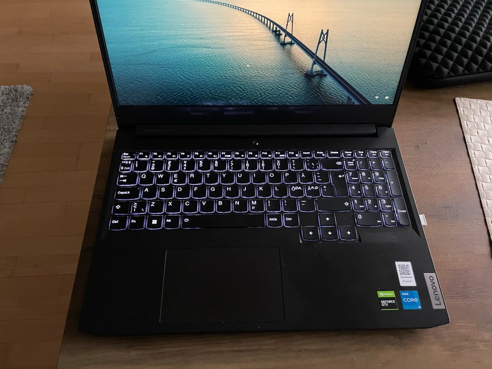 Lenovo Ideapad, 3 GHz, 24 GB ram