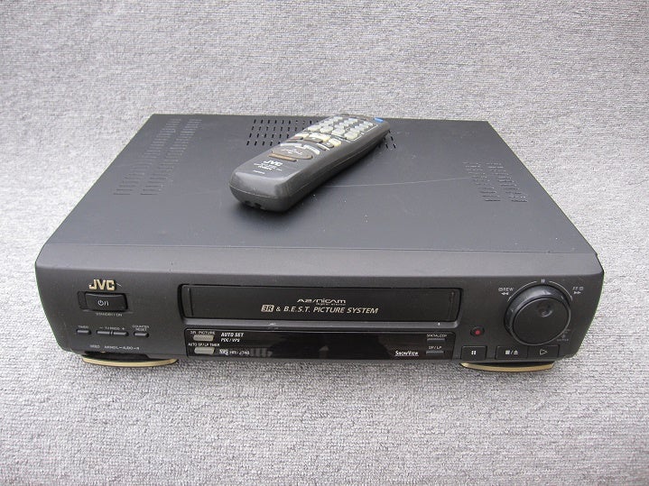 VHS videomaskine, JVC, HR-J748