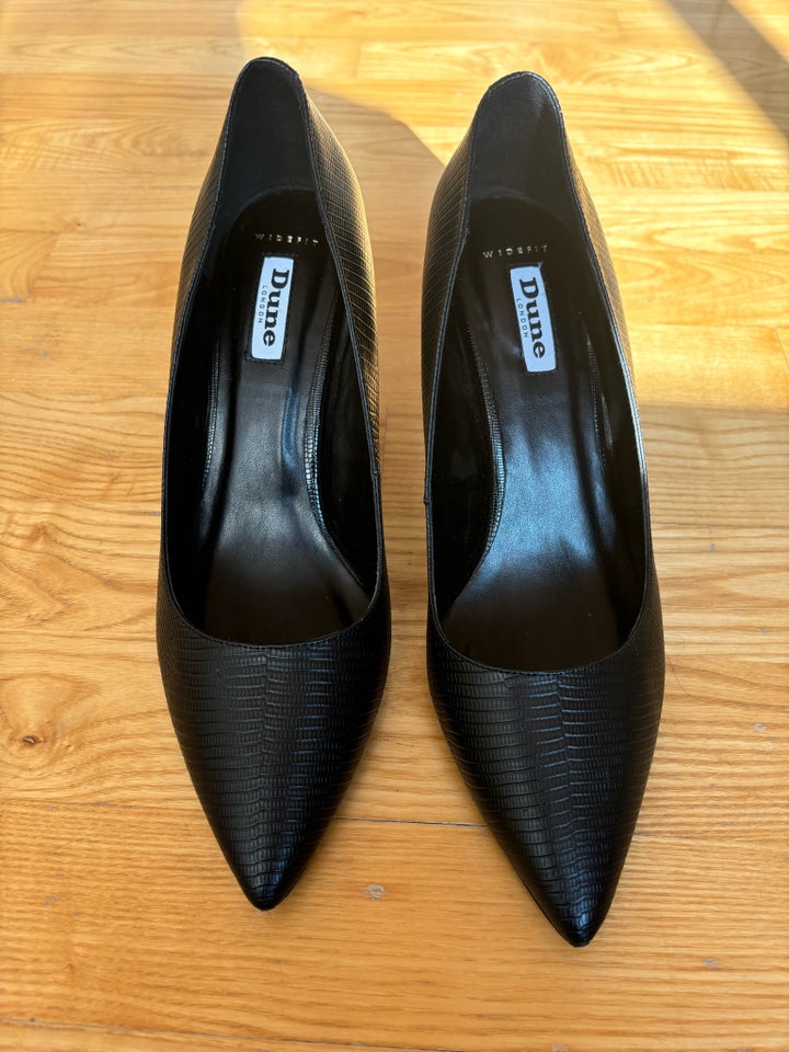 Pumps, str. 41, Dune London