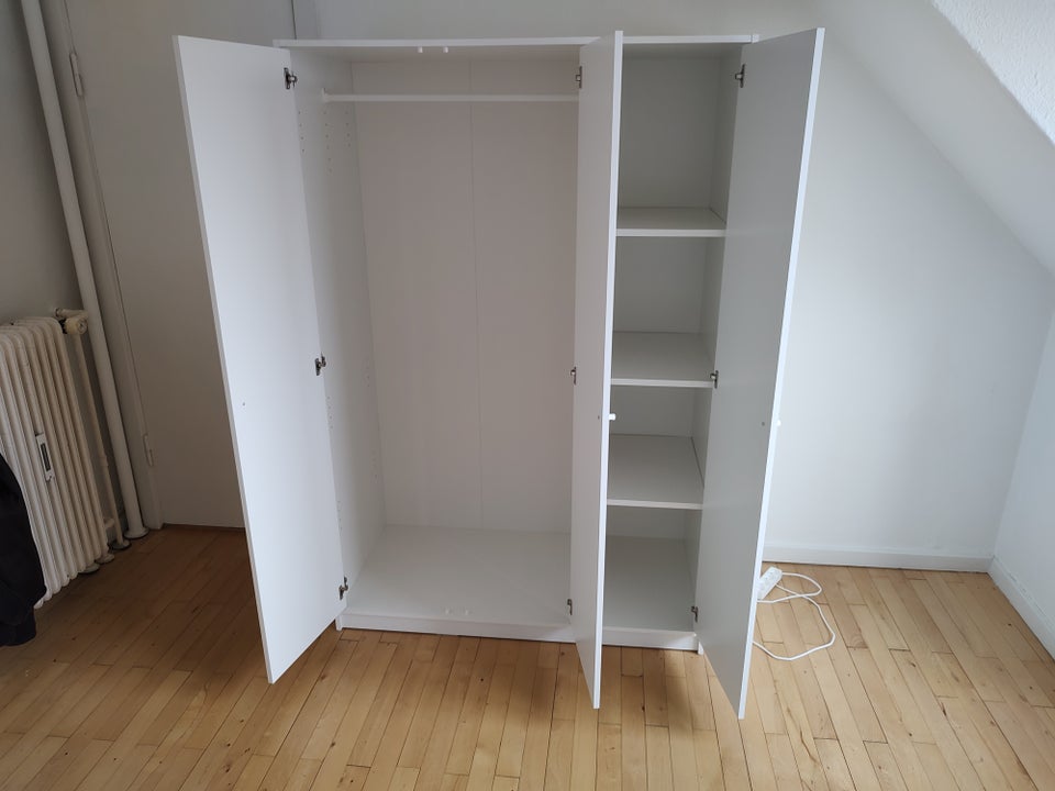 Klædeskab IKEA b: 117 d: 55 h: 176