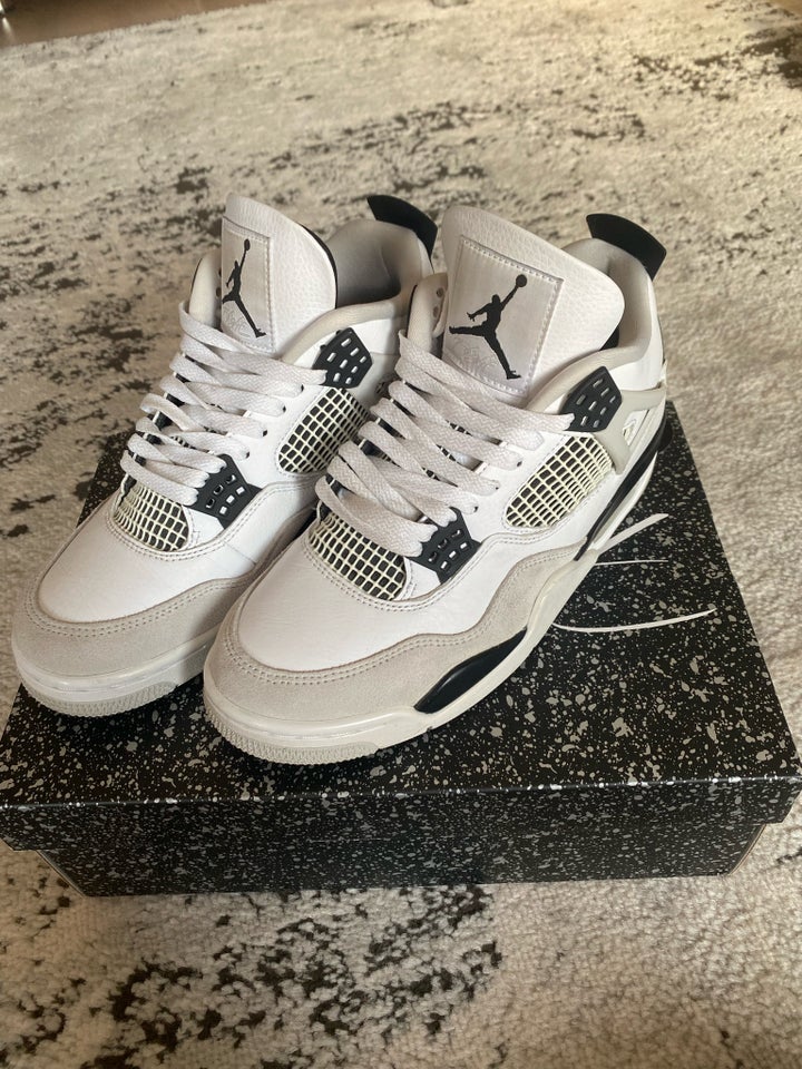 Sneakers, str. 41, Jordan 4