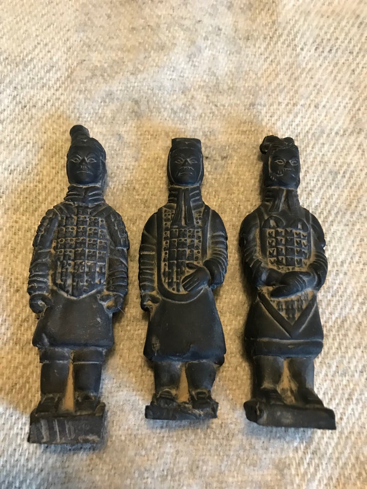 3 figurer Keramik/terracotta