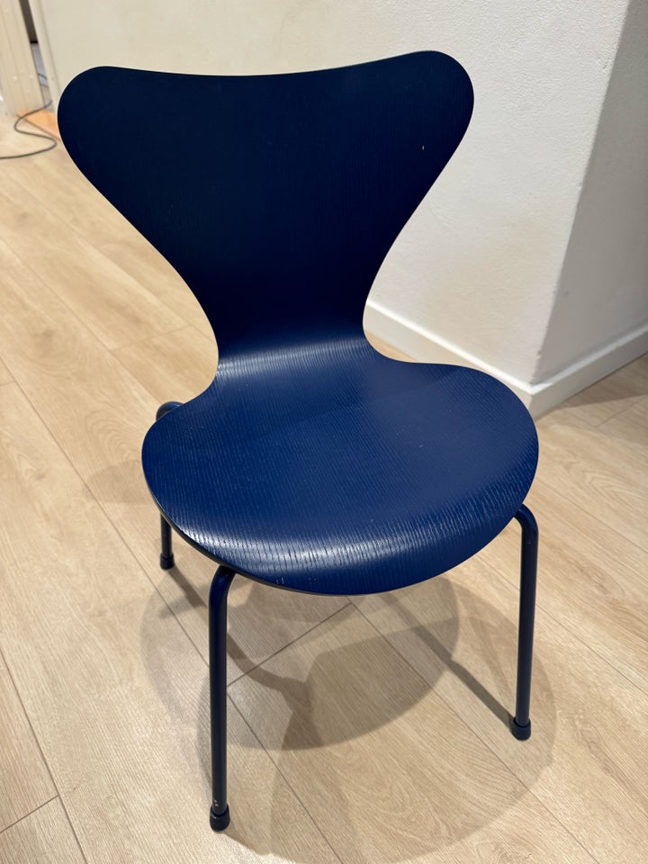 Arne Jacobsen, 7’er, Børnestole