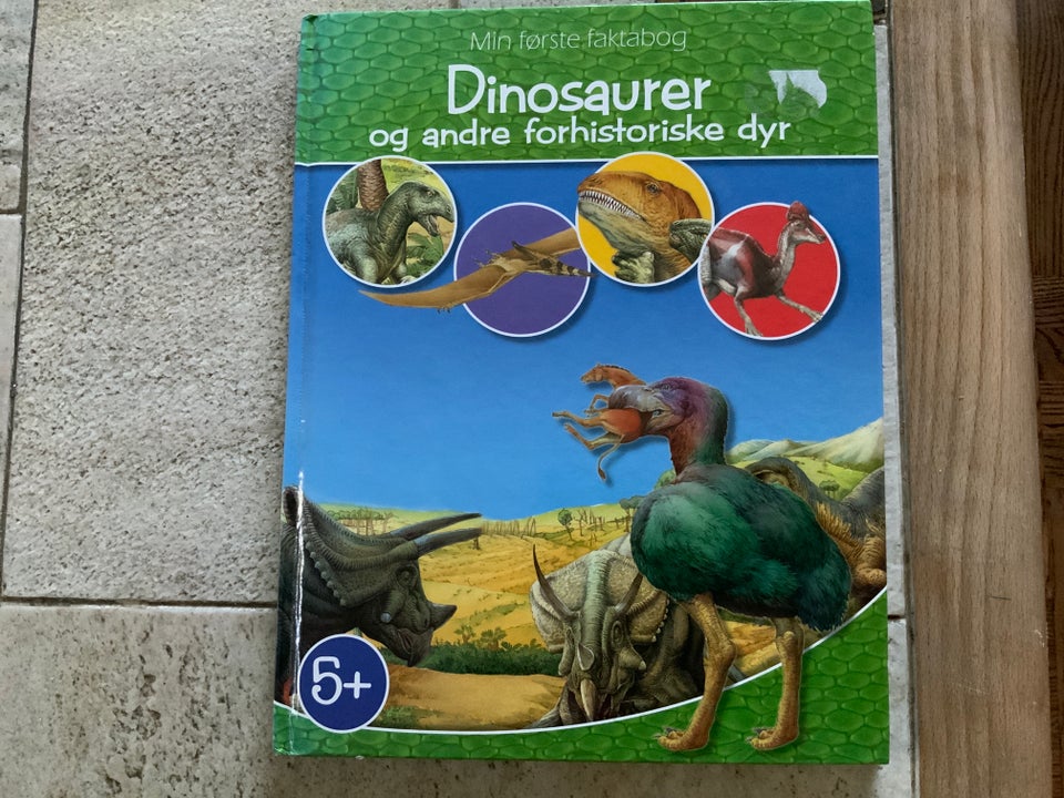 DINOSAURER OG ANDRE FORHISTORISKE