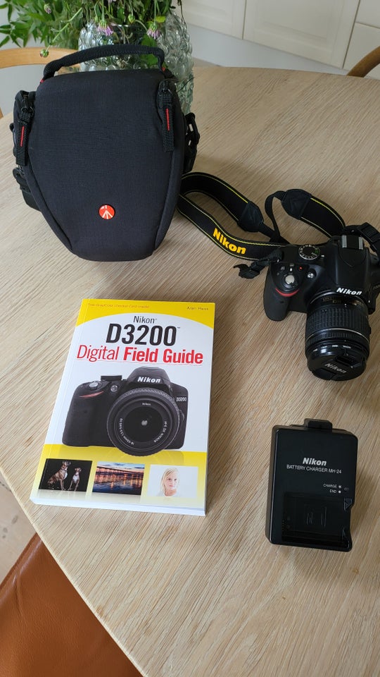 Nikon D3200 242 megapixels 3 x