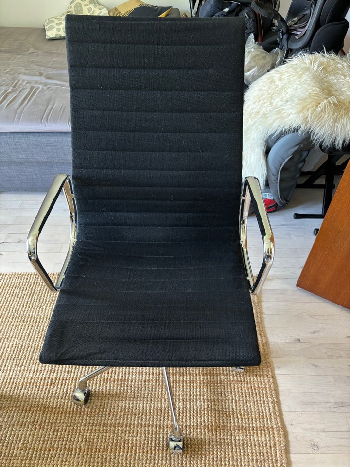 Eames EA 119 Kontorstol