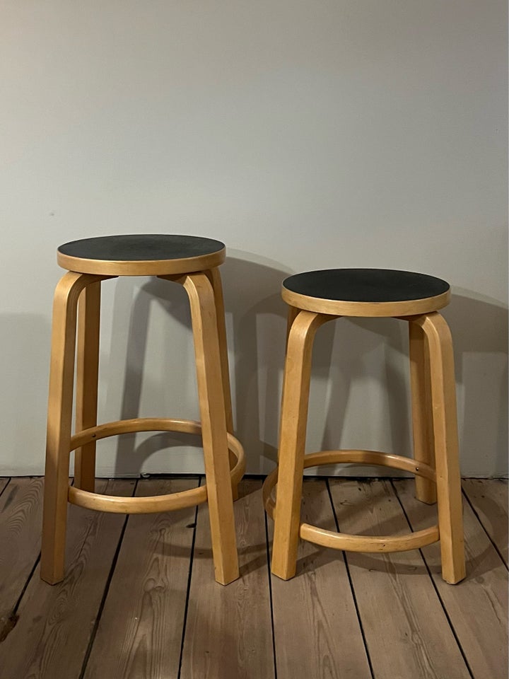 Alvar Aalto, Bar stool 64 , Barstole