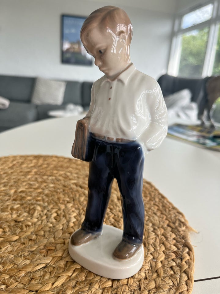 Lyngby Porcelæn figur af dreng 