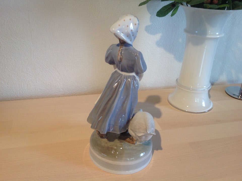 Porcelæn Figur Pige med Gås