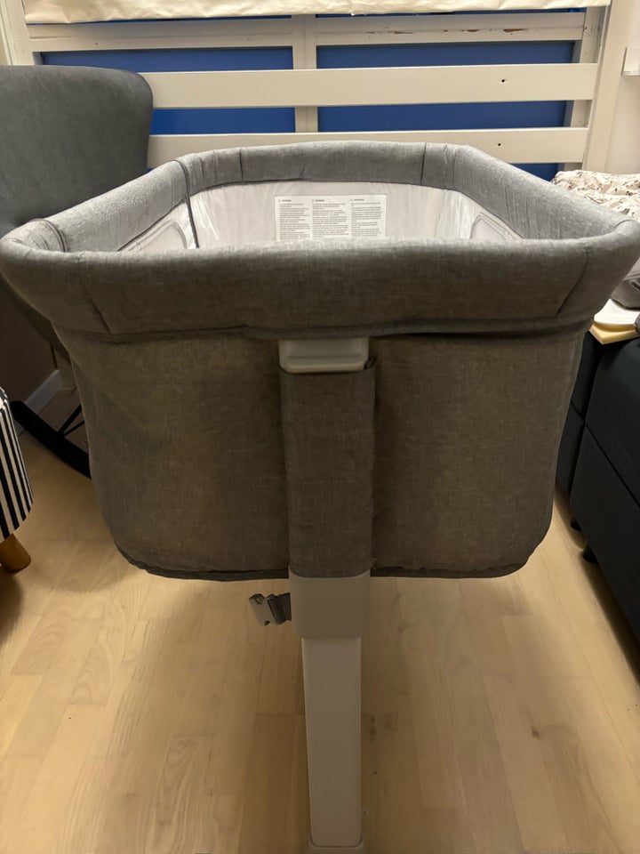 Babyseng Moweo bedside crib grå