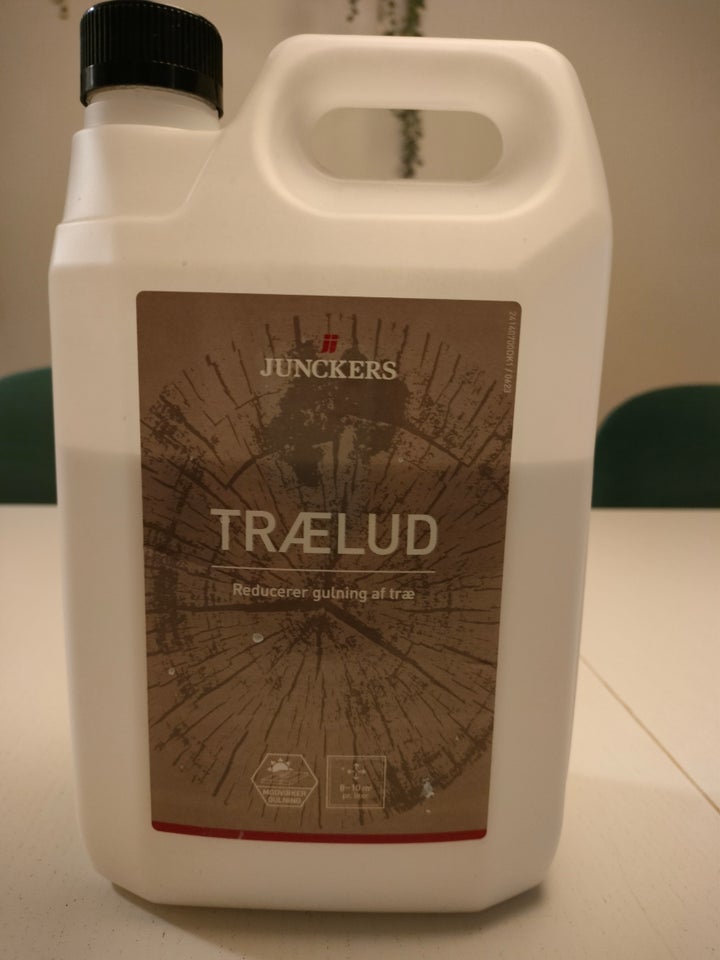 Trælud, Junckers, 2 ltr liter