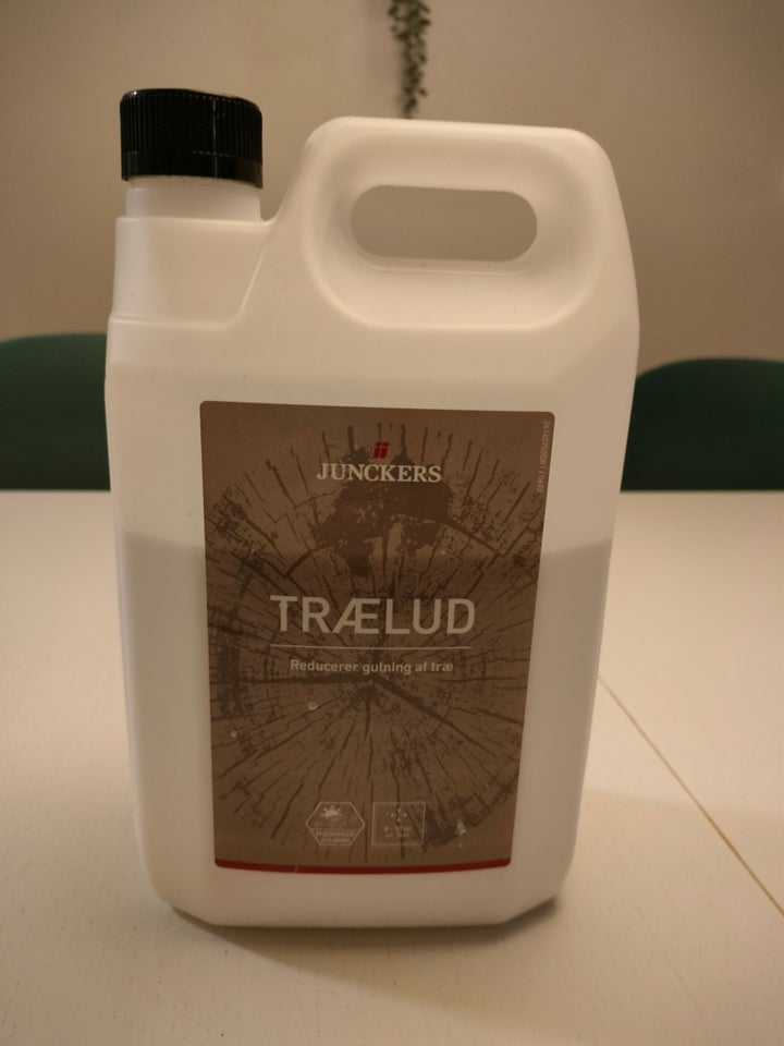 Trælud, Junckers, 2 ltr liter