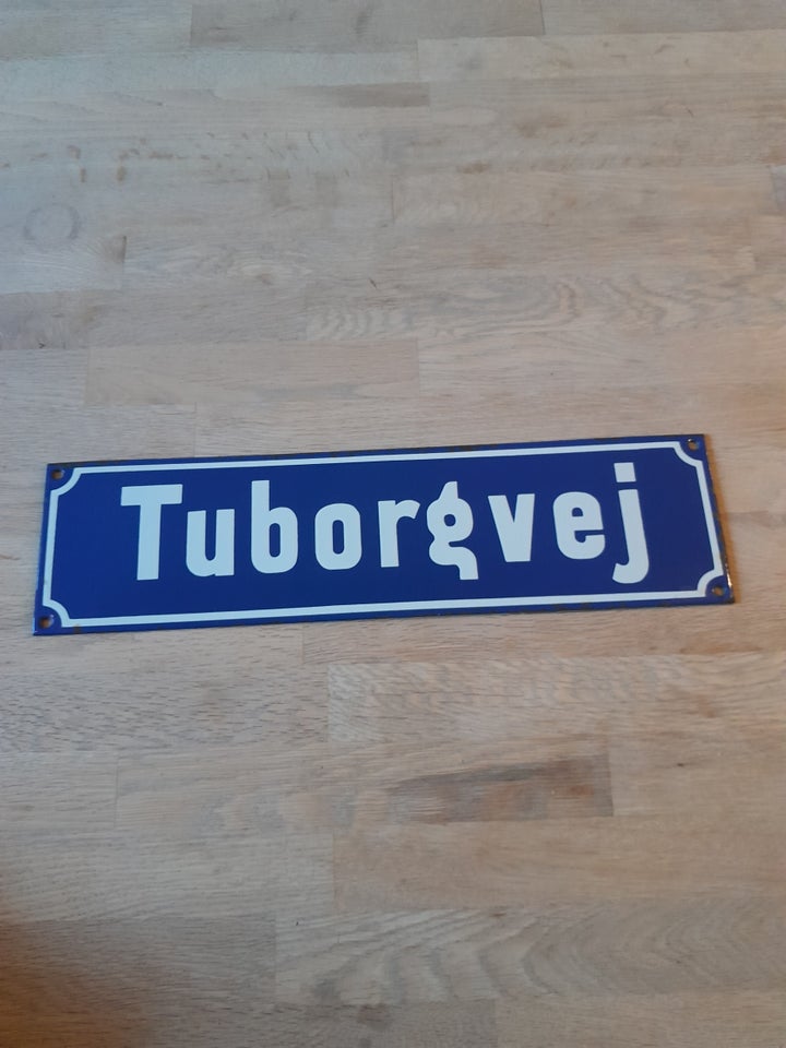 Tuborgvej, Emalje skilt