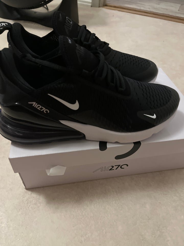 Sneakers Nike str 455