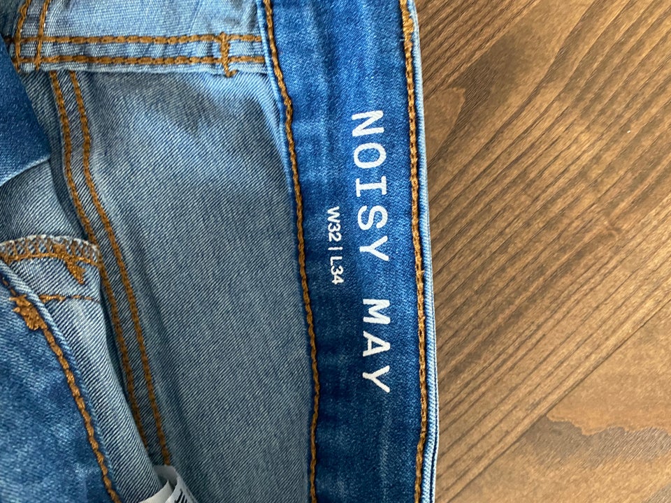 Jeans, Noisy May, str. 32