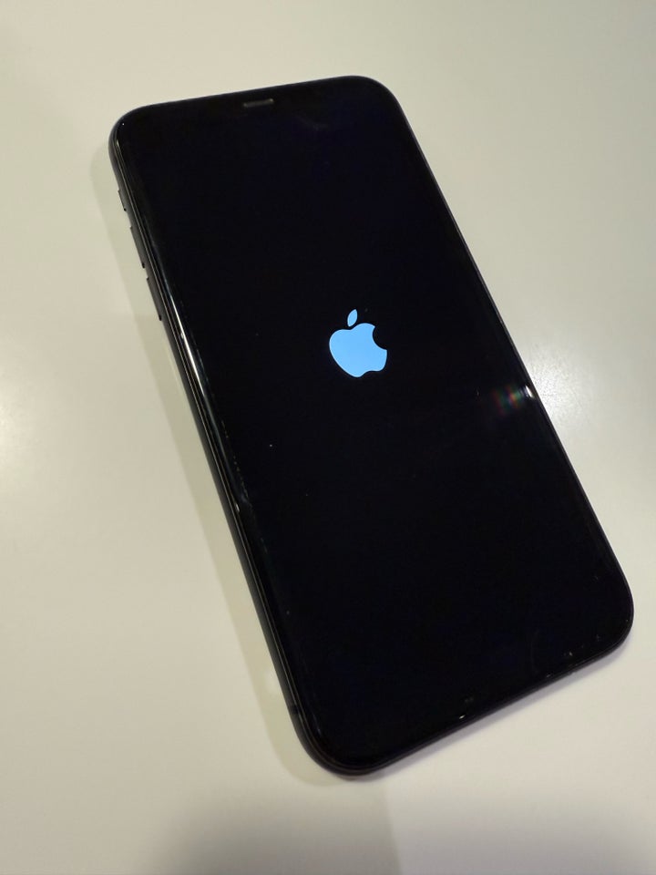 iPhone 11, 128 GB, sort