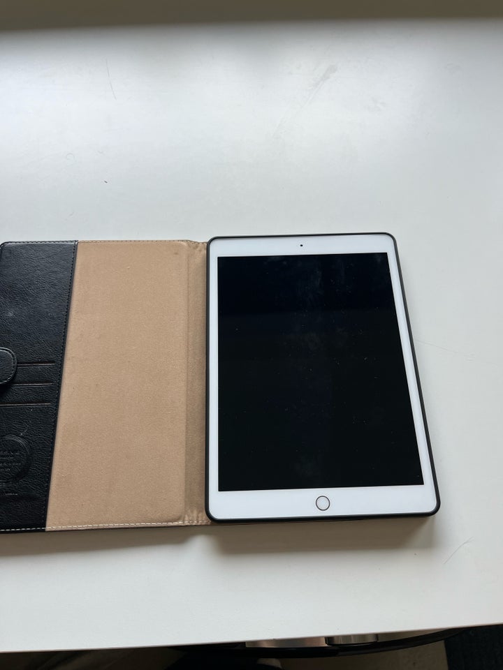 iPad 7, 32 GB, sort