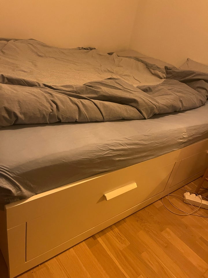 Enkeltseng, IKEA, b: 80 l: 200 h: 57