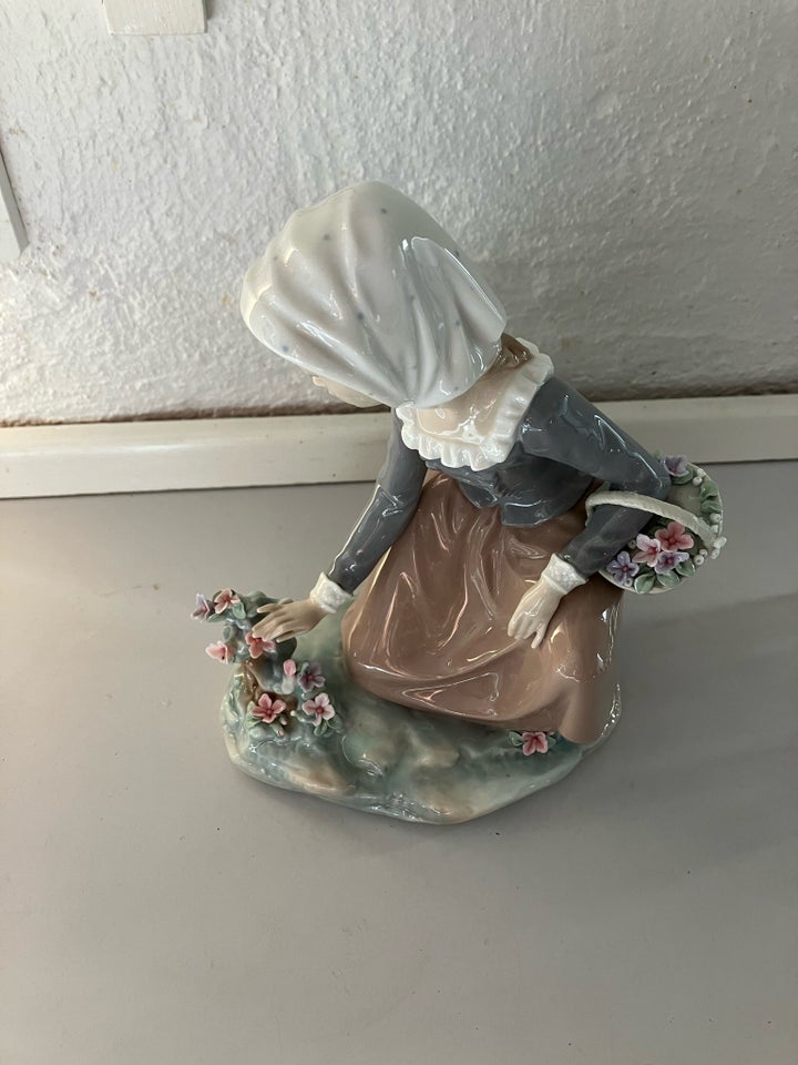 Porcelæn, Figur af pige med